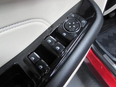 Used 2018 Ford Edge Titanium w/ Technology Package FWD image 20