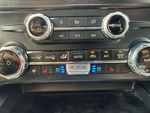 Used 2023 Ford F250 Lariat w/ Black Appearance Package AWD/4WD image 46
