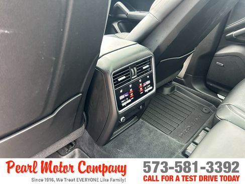 Used 2023 Porsche Cayenne Platinum Edition AWD/4WD image 21