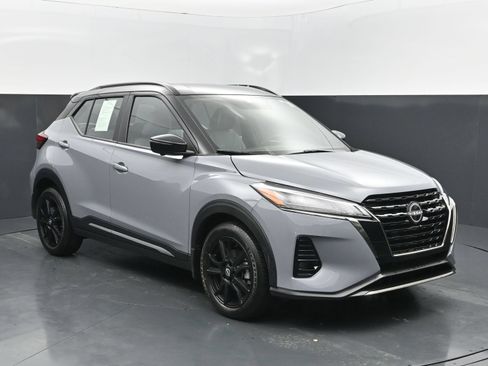 Used 2024 Nissan Kicks SR w/ SR Premium Package FWD image 7