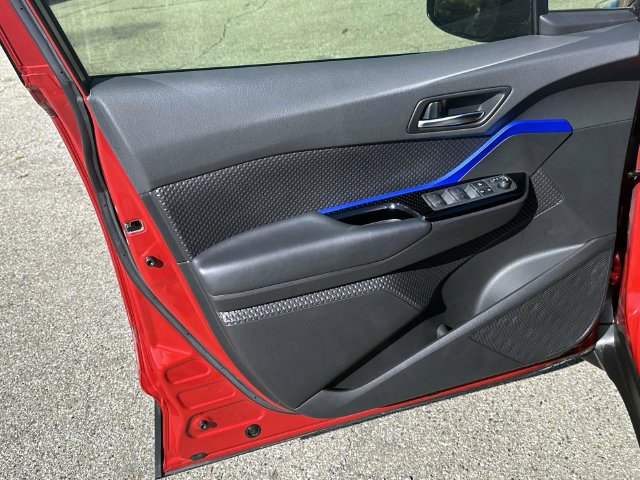 Used 2021 Toyota C-HR XLE FWD image 14