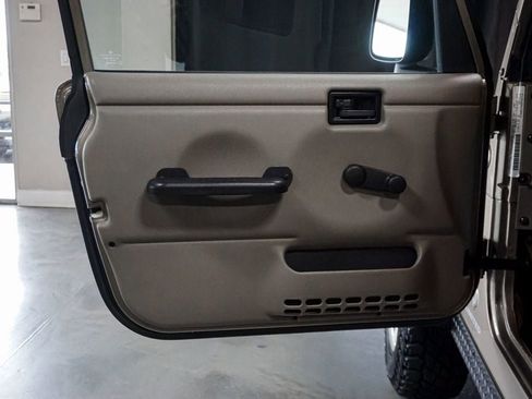 Used 2006 Jeep Wrangler Unlimited Rubicon w/ Security Group AWD/4WD image 18