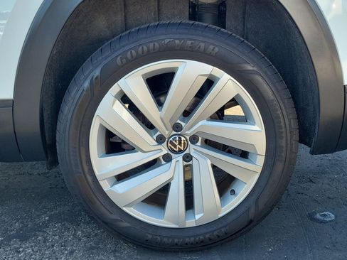 Used 2020 Volkswagen Atlas Cross Sport SE w/ Panoramic Sunroof Package image 32