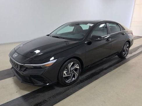 Used 2026 Hyundai Elantra Limited FWD image 1