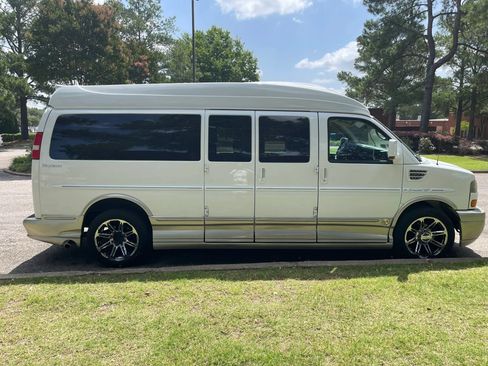 Used 2013 GMC Savana 2500 Extended RWD image 6