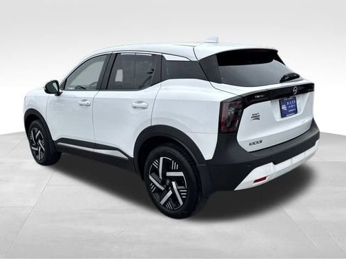 Used 2025 Nissan Kicks SV w/ Illumination Package image 3