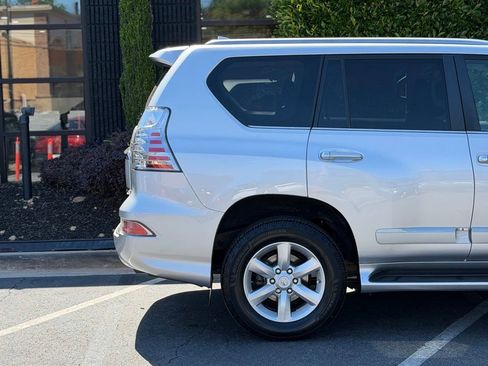 Used 2017 Lexus GX 460 w/ Navigation Package AWD/4WD image 19