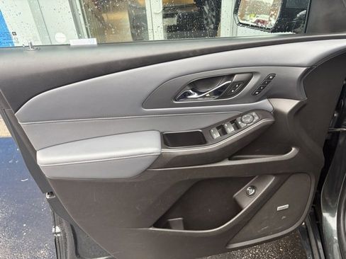 Used 2018 Chevrolet Traverse Premier image 12