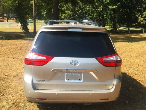 Used 2015 Toyota Sienna Limited FWD image 3