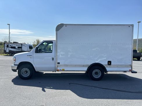 Used 2018 Ford E-350 and Econoline 350 Super Duty w/ Power Windows & Locks Group RWD image 4