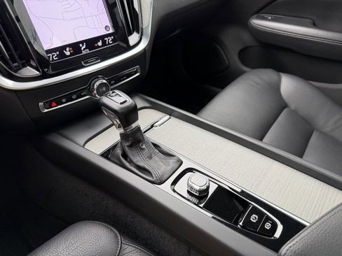 Used 2022 Volvo V60 T5 Cross Country w/ Advanced Package image 33