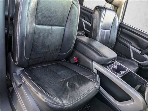 Used 2018 Nissan Titan SV w/ SV Convenience Package image 20