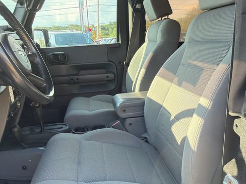 Used 2007 Jeep Wrangler Rubicon w/ Dual Top Group AWD/4WD image 11