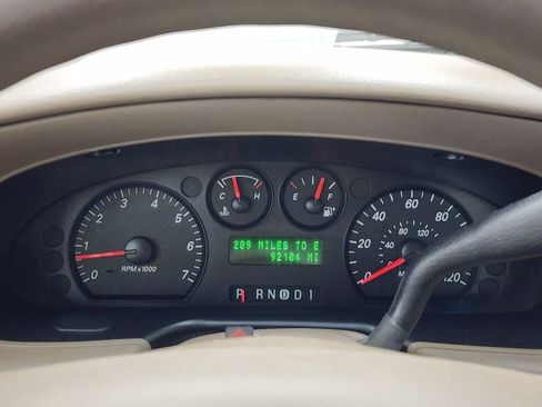 Used 2004 Ford Taurus SE image 16