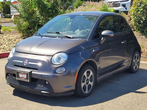 Used 2018 FIAT 500 e FWD image 3