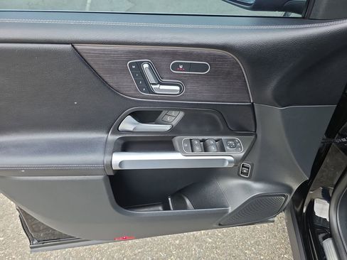 Used 2023 Mercedes-Benz GLB 250 4MATIC image 19