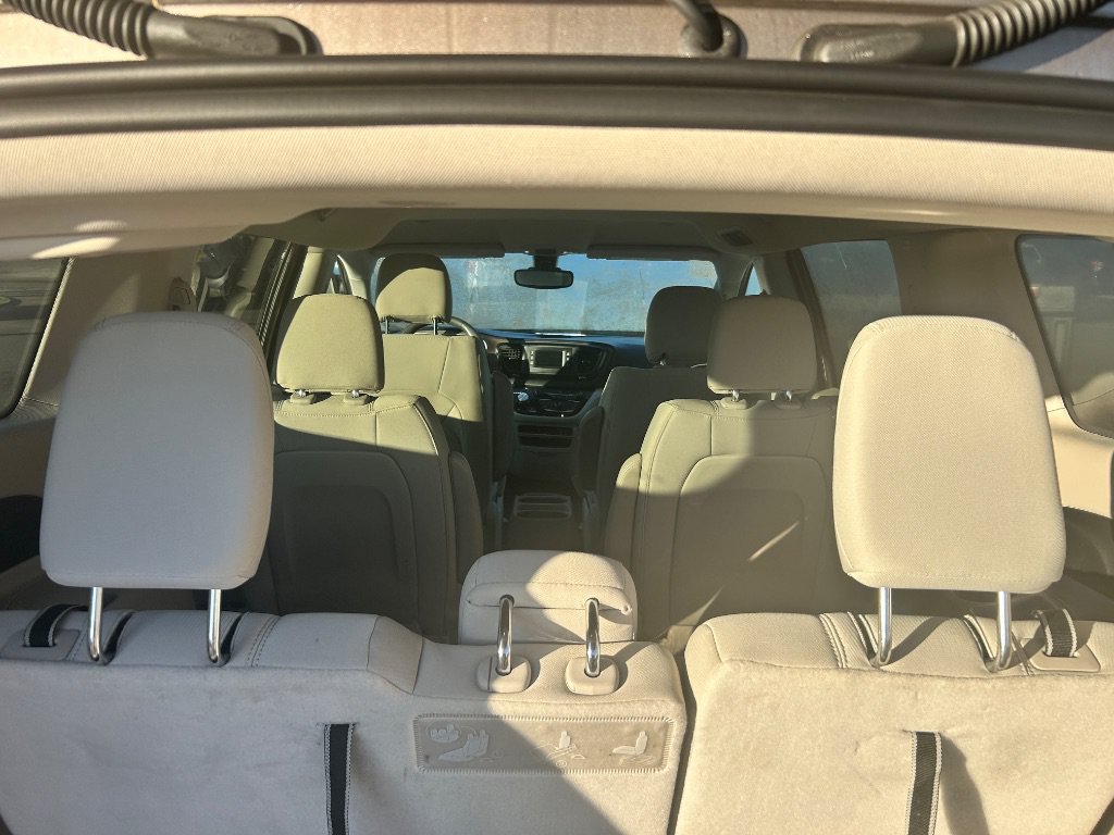 Used 2017 Chrysler Pacifica LX FWD image 6
