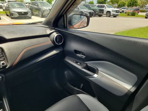 Used 2023 Nissan Kicks SR w/ SR Premium Package FWD image 18