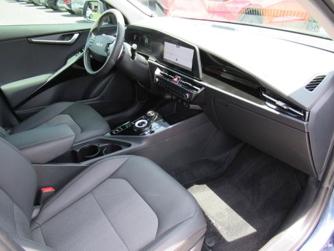 Used 2023 Kia Niro EX FWD image 11