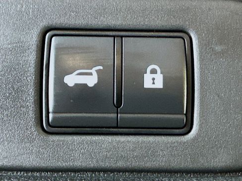 Used 2025 Nissan Pathfinder SL FWD image 31