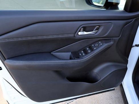 Certified 2024 Nissan Rogue SV w/ SV Premium Package image 17