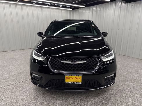 Used 2026 Chrysler Pacifica Select FWD image 2