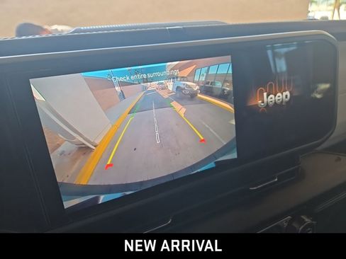 Used 2025 Jeep Wrangler Sahara image 5