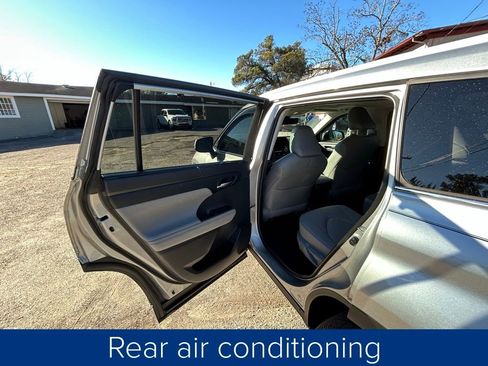 Used 2023 Toyota Highlander XLE image 17