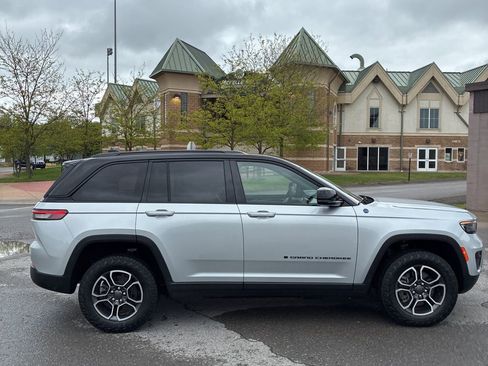 Used 2022 Jeep Grand Cherokee Trailhawk w/ Luxury Tech Group III AWD/4WD image 6