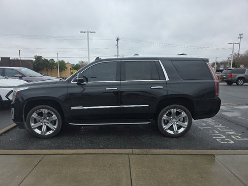 Used 2019 Cadillac Escalade Premium Luxury image 4