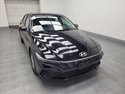 Used 2024 Hyundai Elantra SE FWD image 14