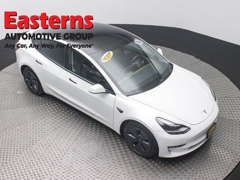 Used 2023 Tesla Model 3 Standard Range image 3