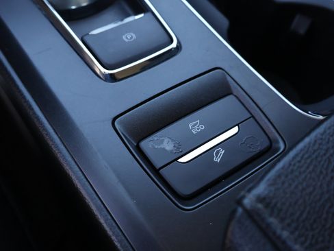 Used 2018 Ford Fusion SE FWD image 31