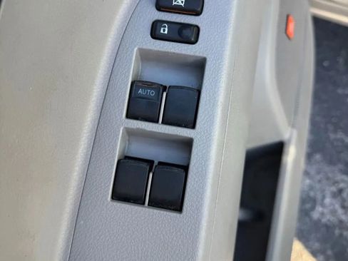 Used 2010 Toyota Highlander Limited image 10