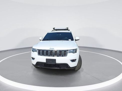 Used 2019 Jeep Grand Cherokee Laredo w/ Laredo X Package AWD/4WD image 3