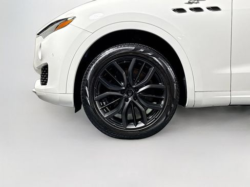 Used 2024 Maserati Levante GT Ultima AWD/4WD image 25