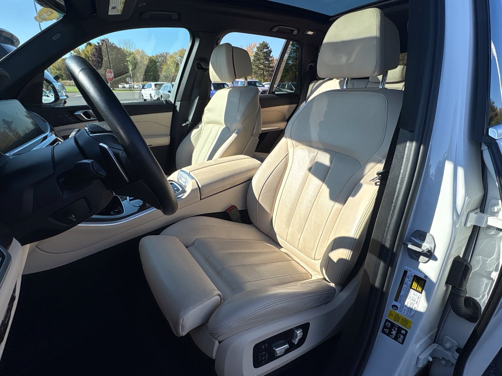 Used 2022 BMW X5 xDrive40i w/ Luxury Seating Package AWD/4WD image 17