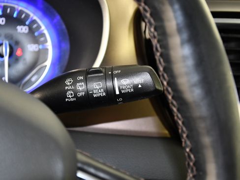 Used 2019 Chrysler Pacifica Touring-L FWD image 15