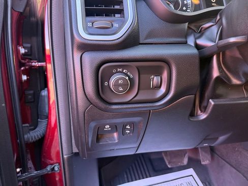 Used 2022 RAM 1500 Big Horn AWD/4WD image 18