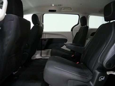 Used 2023 Chrysler Voyager LX image 22