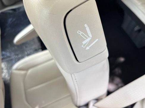 Used 2021 Chrysler Voyager Lxi FWD image 36