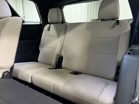 Used 2023 Chevrolet Traverse LS FWD image 23