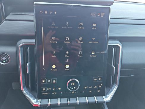 Used 2025 GMC Acadia Elevation image 9