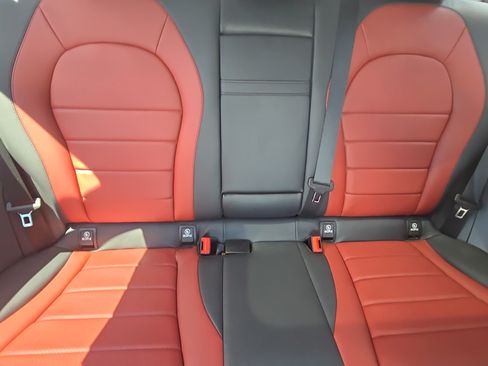 Used 2021 Mercedes-Benz GLC 300 4MATIC image 23