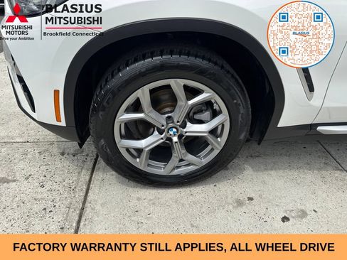 Used 2025 BMW X4 xDrive30i AWD/4WD image 3