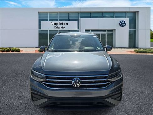 Used 2024 Volkswagen Tiguan SE image 2