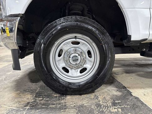 Used 2022 Ford F250 XL w/ Power Equipment Group AWD/4WD image 10