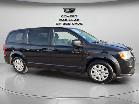 Used 2018 Dodge Grand Caravan SE w/ UConnect Hands-Free Group image 12