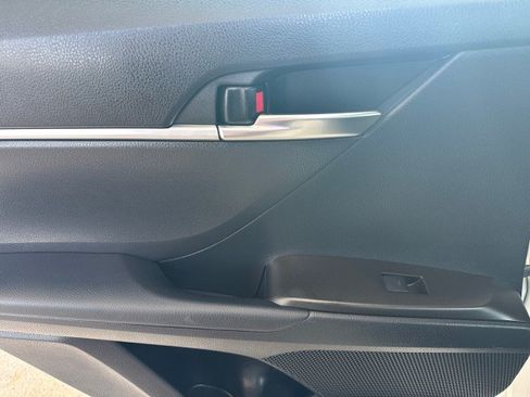 Used 2021 Toyota Camry LE FWD image 6