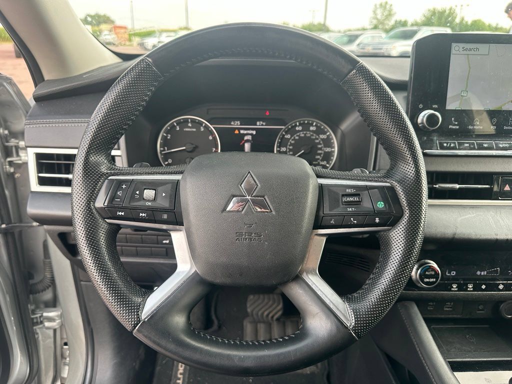 Used 2024 Mitsubishi Outlander SE AWD/4WD image 14